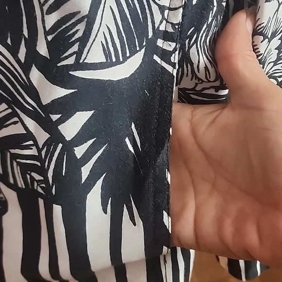 Erin London size, large Floral Black and White zip front jacket - Picture 7 of 7